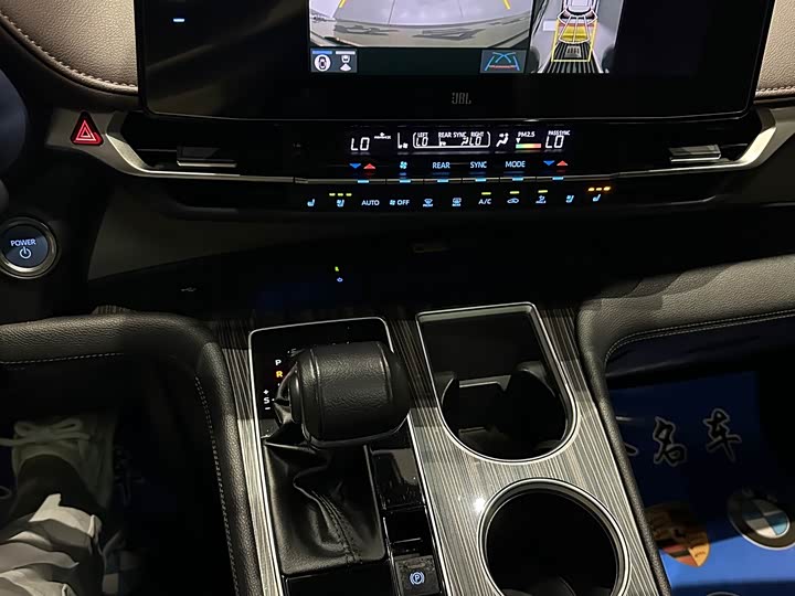 Фото 19 - Toyota Granvia