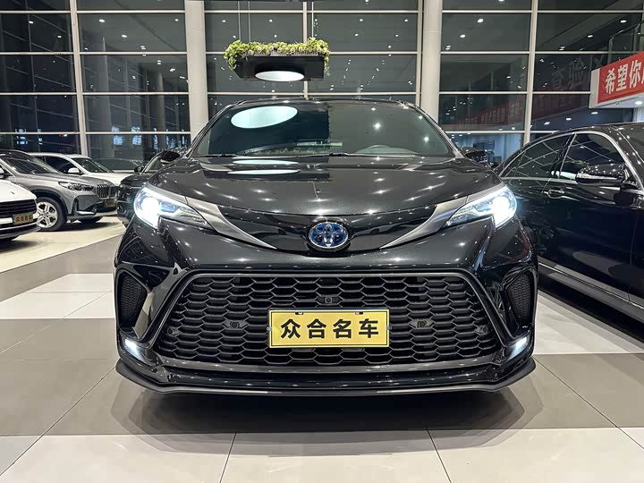 Фото 2 - Toyota Granvia