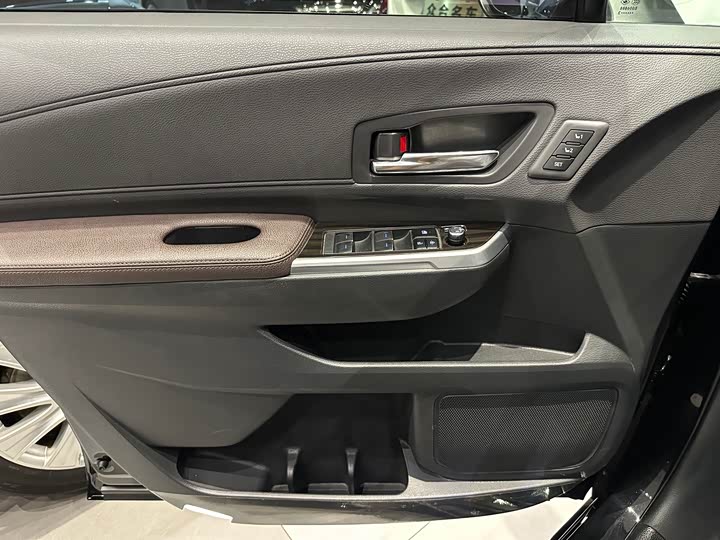 Фото 20 - Toyota Granvia