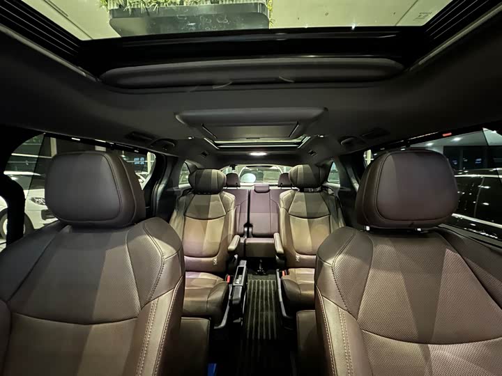 Фото 21 - Toyota Granvia