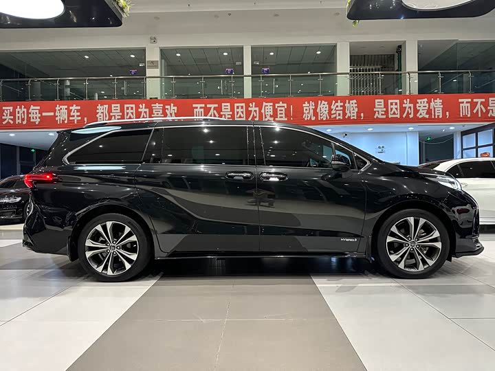 Фото 4 - Toyota Granvia