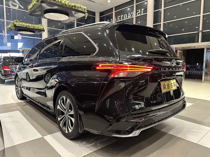 Фото 5 - Toyota Granvia