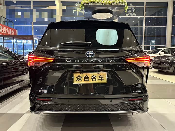 Фото 6 - Toyota Granvia