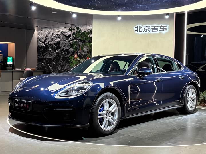 Фото 1 - Porsche Panamera