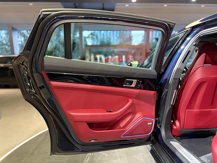 Фото 16 - Porsche Panamera