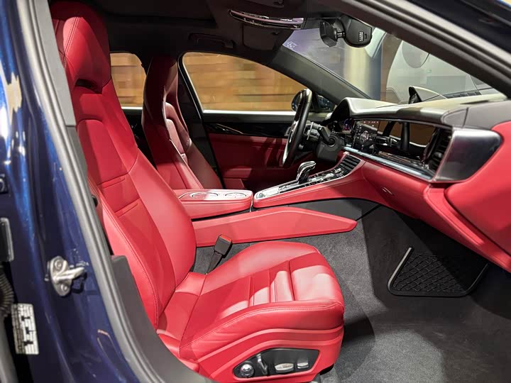 Фото 24 - Porsche Panamera