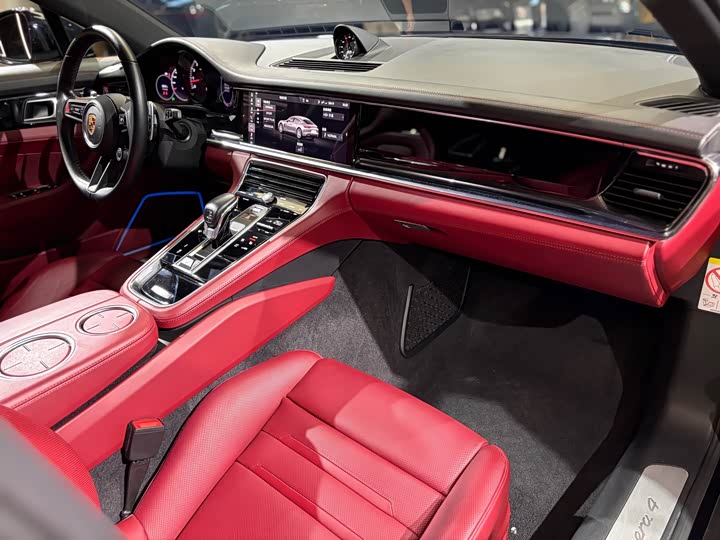 Фото 25 - Porsche Panamera