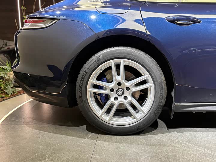 Фото 7 - Porsche Panamera