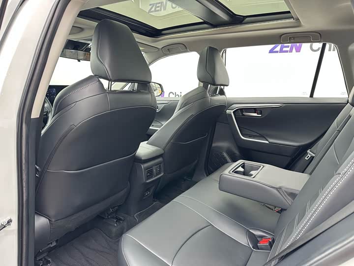 Фото 9 - Toyota Wildlander