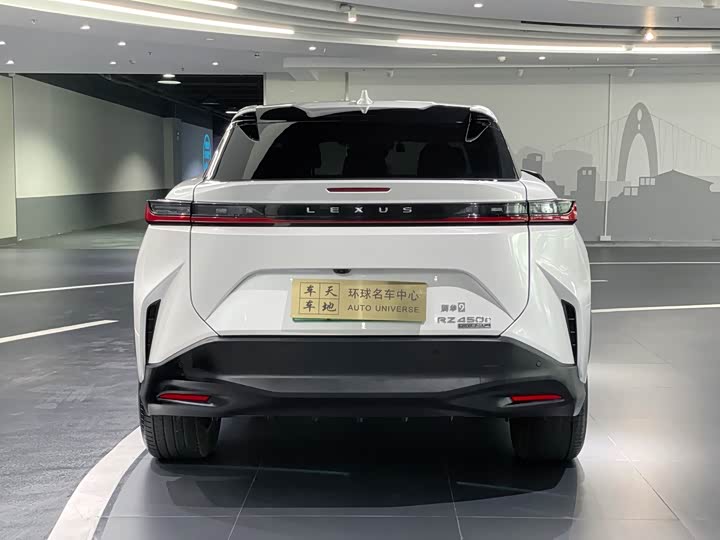 Фото 14 - Lexus RZ