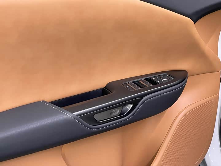 Фото 7 - Lexus RZ