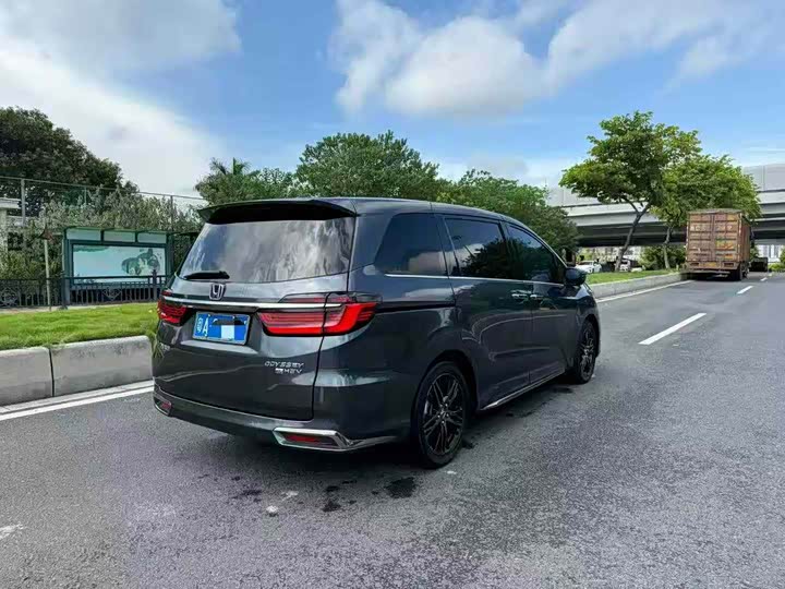 Фото 3 - Honda Odyssey