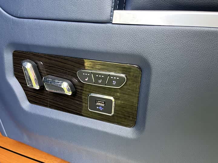 Фото 7 - Ford Transit New