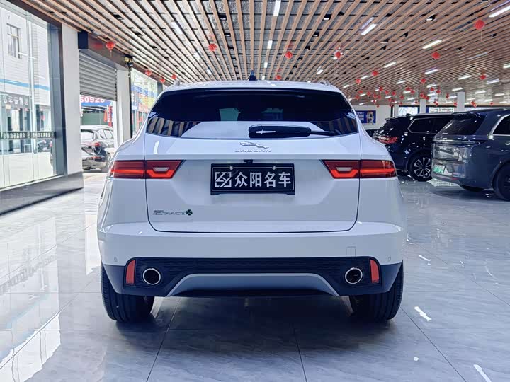 Фото 17 - Jaguar E-Pace