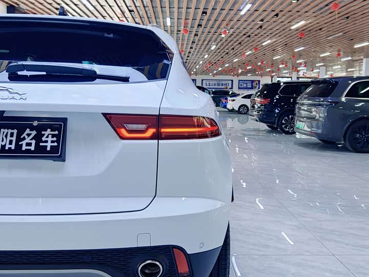 Фото 19 - Jaguar E-Pace