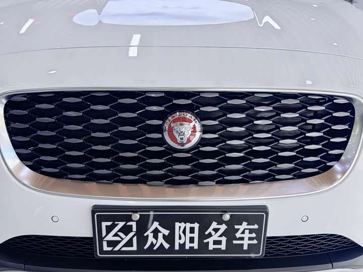 Фото 5 - Jaguar E-Pace