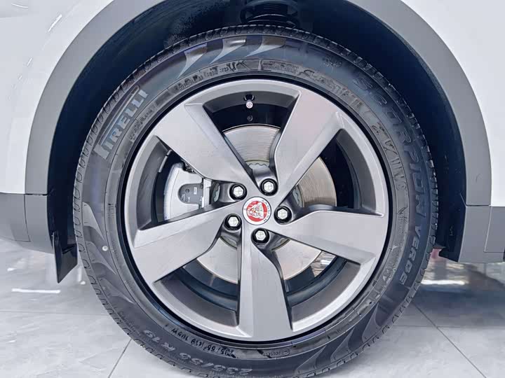 Фото 6 - Jaguar E-Pace