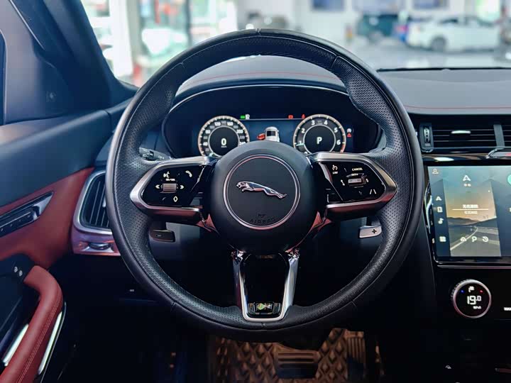 Фото 8 - Jaguar E-Pace