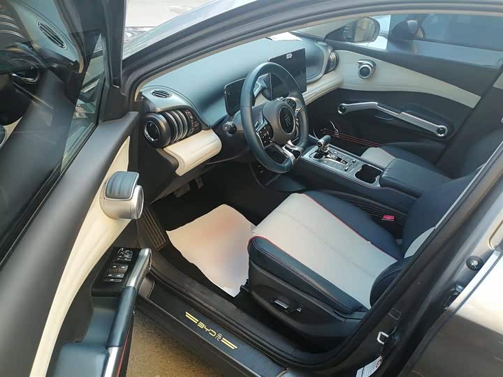 Фото 16 - BYD Yuan Plus