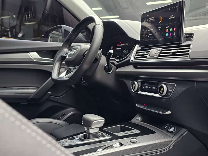 Фото 10 - Audi Q5L