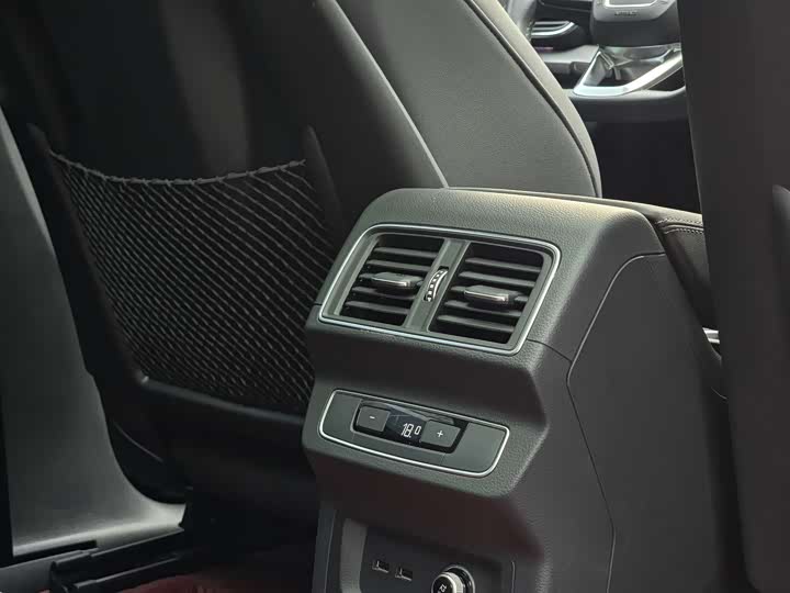 Фото 13 - Audi Q5L