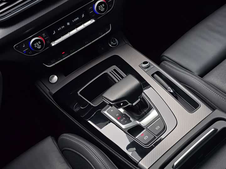 Фото 17 - Audi Q5L