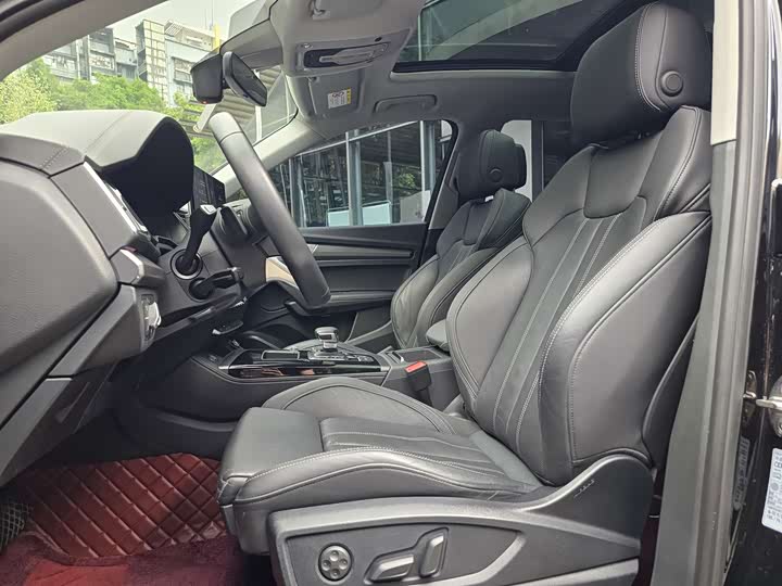 Фото 19 - Audi Q5L