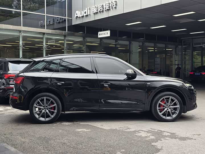 Фото 5 - Audi Q5L