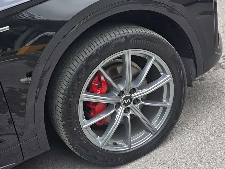 Фото 8 - Audi Q5L