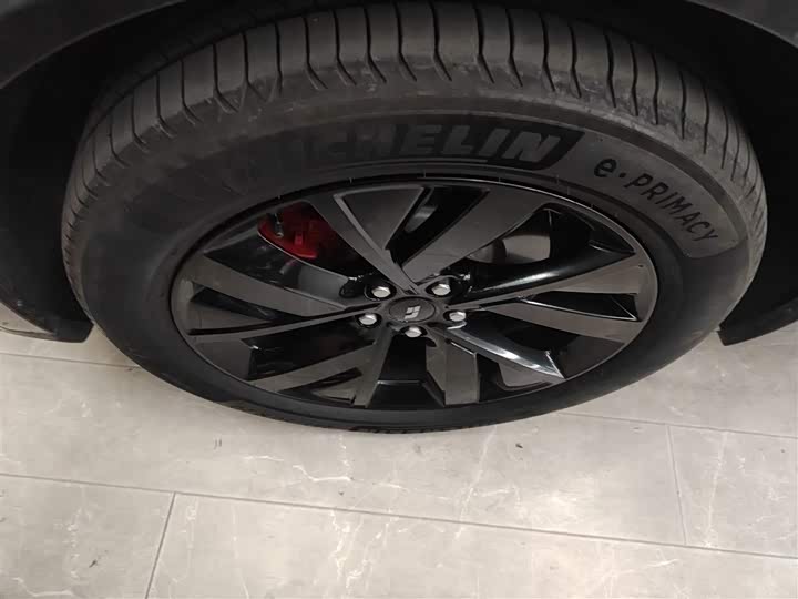 Фото 23 - LiXiang L8