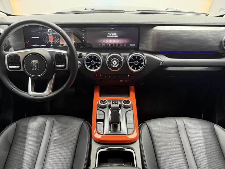 Фото 7 - Tank 300