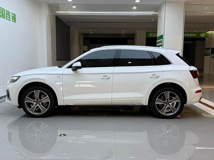 Фото 7 - Audi Q5L