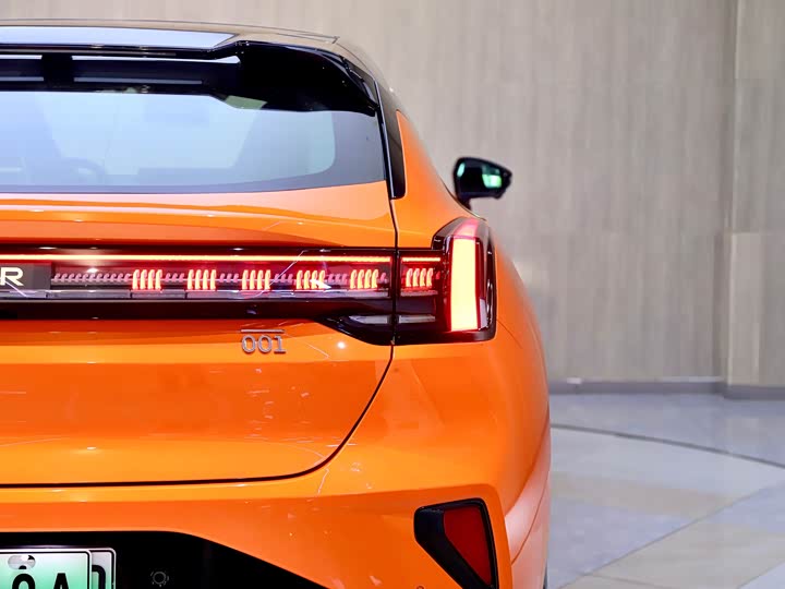 Фото 9 - Zeekr 001