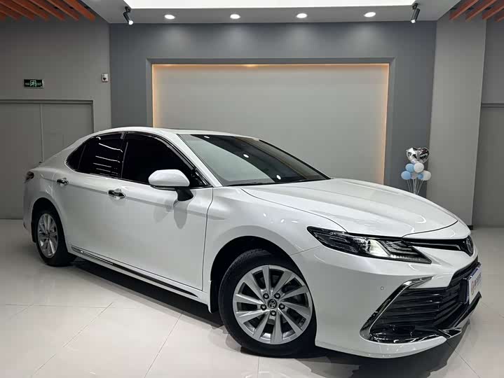 Фото 3 - Toyota Camry