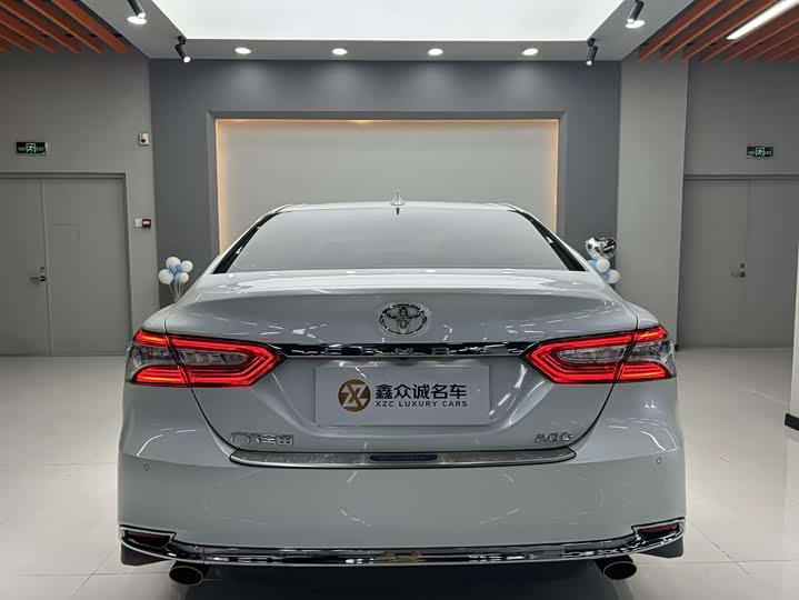 Фото 5 - Toyota Camry