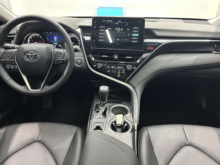 Фото 7 - Toyota Camry