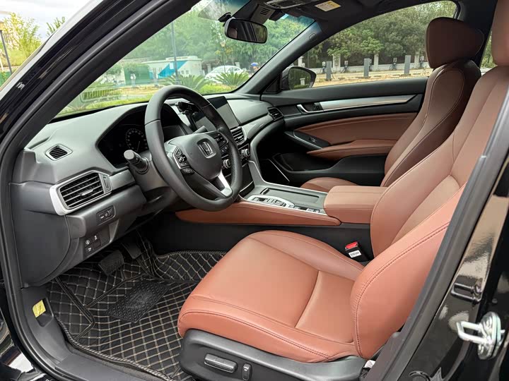 Фото 4 - Honda Inspire