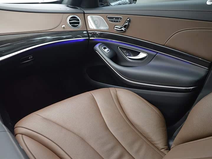 Фото 16 - Mercedes-Benz S-Class