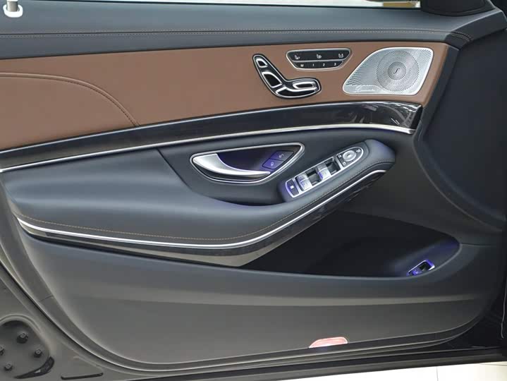 Фото 8 - Mercedes-Benz S-Class