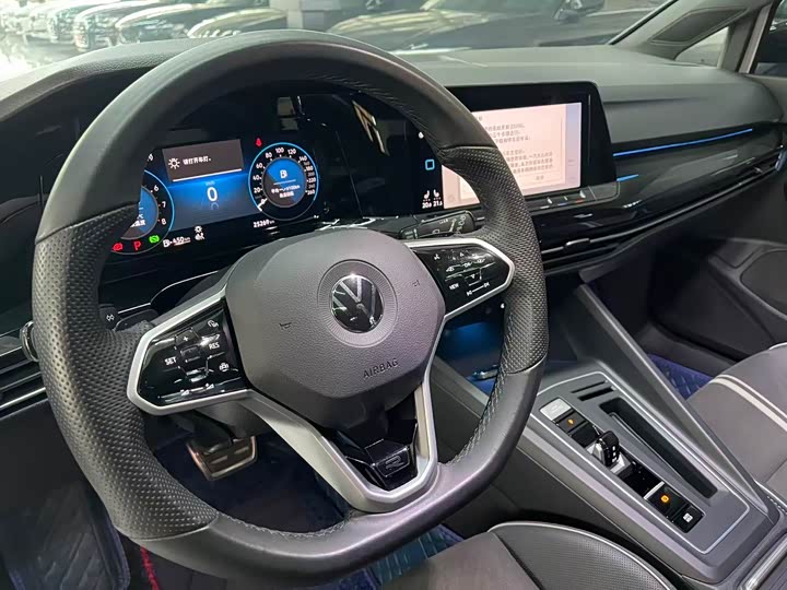 Фото 12 - Volkswagen Golf