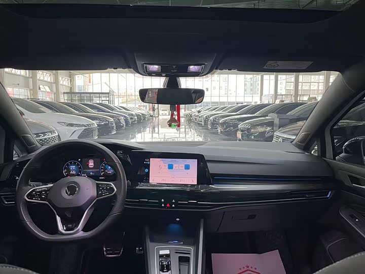 Фото 14 - Volkswagen Golf