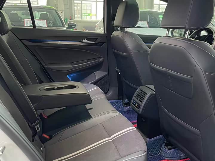 Фото 17 - Volkswagen Golf