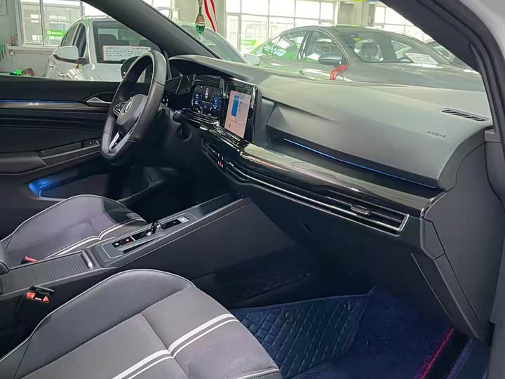 Фото 18 - Volkswagen Golf