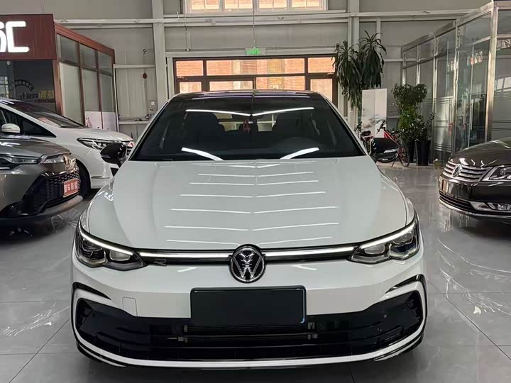 Фото 2 - Volkswagen Golf