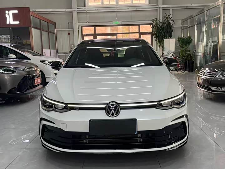 Фото 3 - Volkswagen Golf