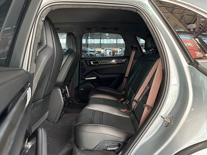 Фото 10 - Porsche Cayenne