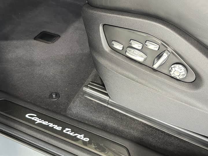 Фото 8 - Porsche Cayenne