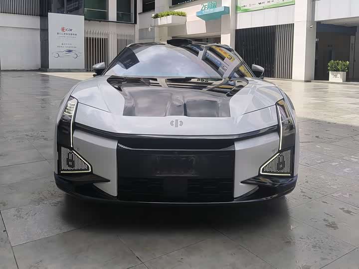 Фото 2 - HiPhi Z