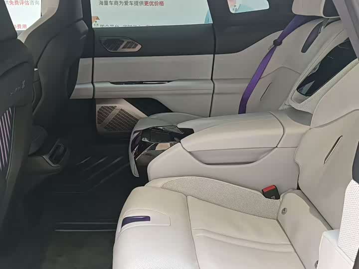 Фото 8 - HiPhi Z