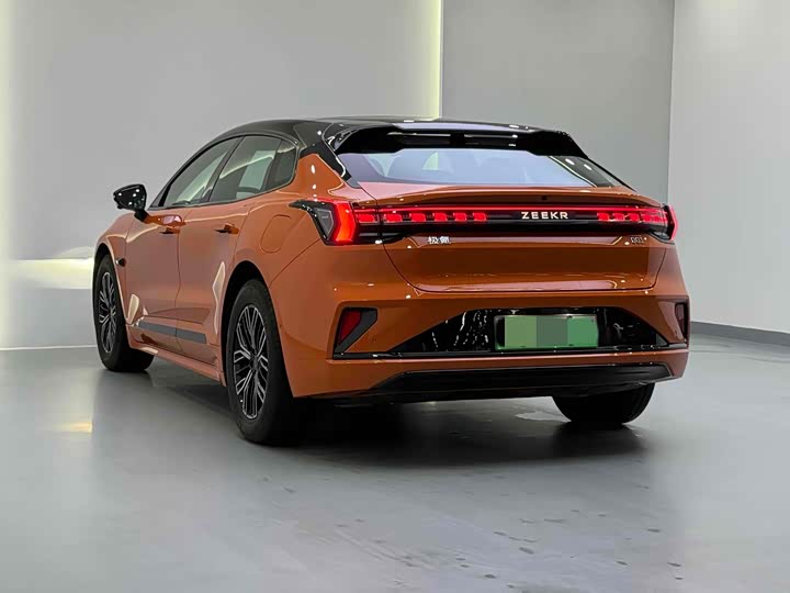 Фото 4 - Zeekr 001